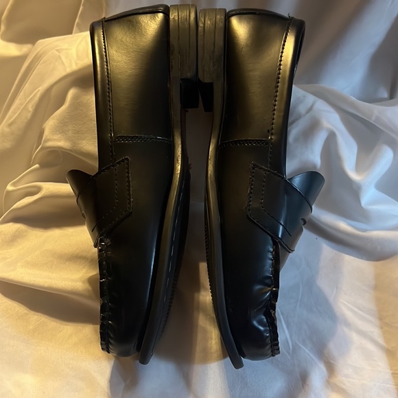 EUC Eastland penny loafers. Size 9.5W. - Picture 3 of 9